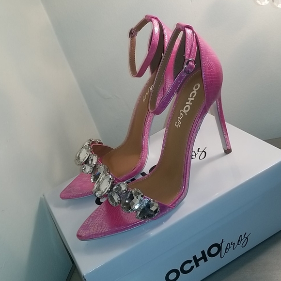 Shoes - Picture 3 of 8